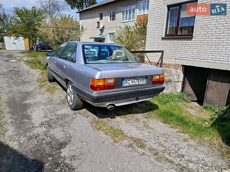 Седан Audi 100 1990 в Луцьку