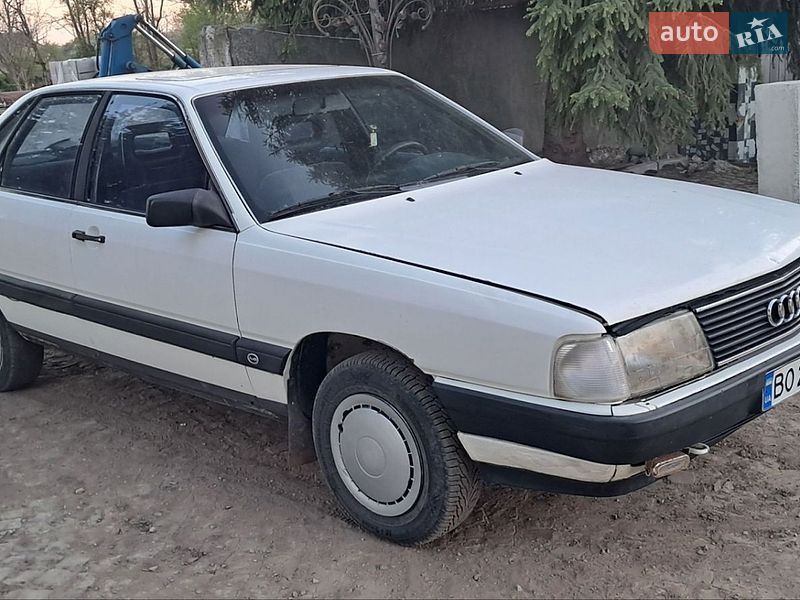 Седан Audi 100 1986 в Чорткові