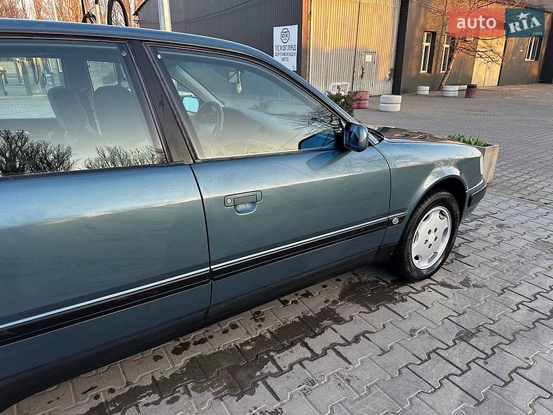 Седан Audi 100 1991 в Одессе