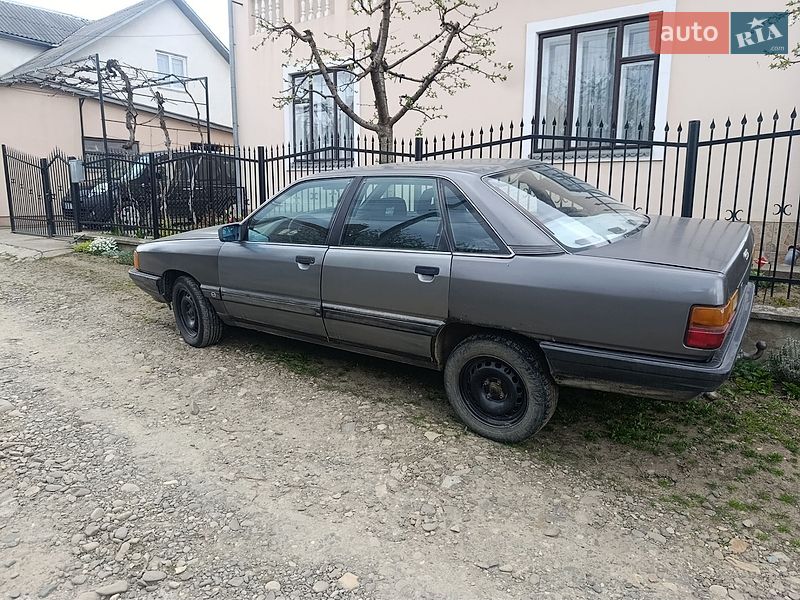 Седан Audi 100 1990 в Чернівцях