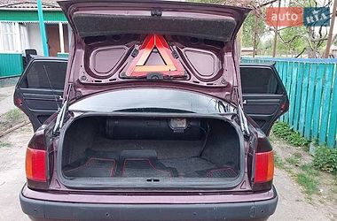 Седан Audi 100 1993 в Лугинах