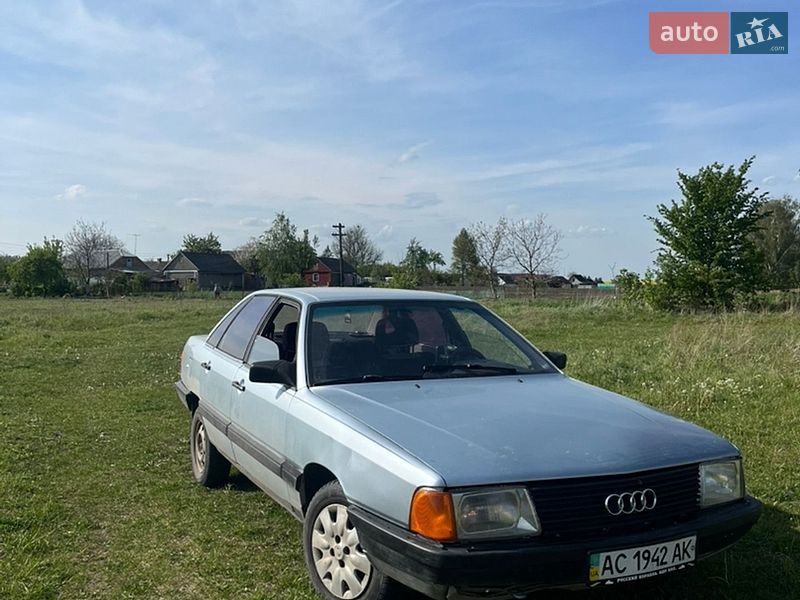 Седан Audi 100 1983 в Нововолынске