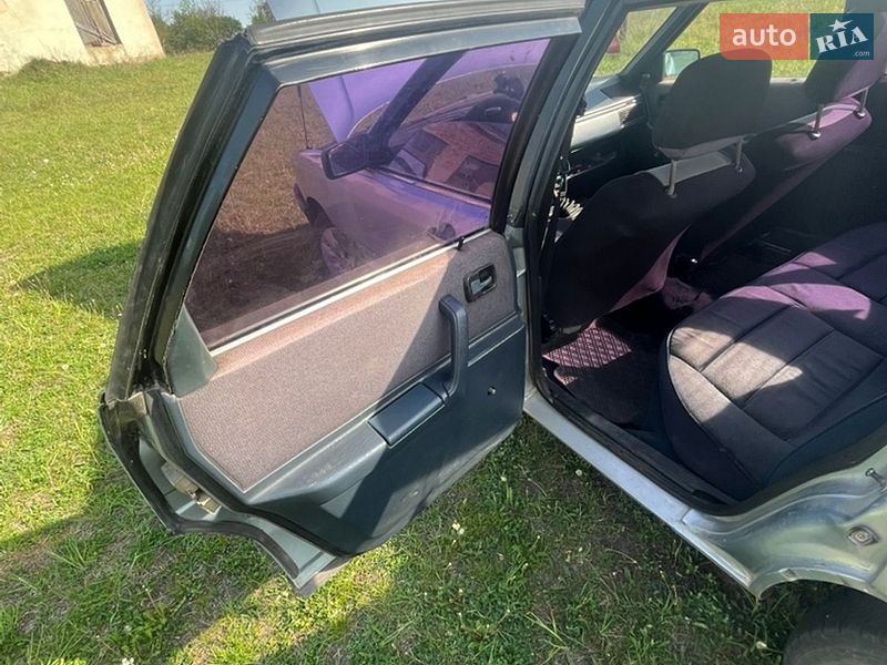 Седан Audi 100 1983 в Нововолынске
