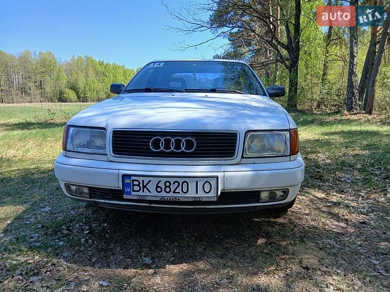 Седан Audi 100 1992 в Заречном