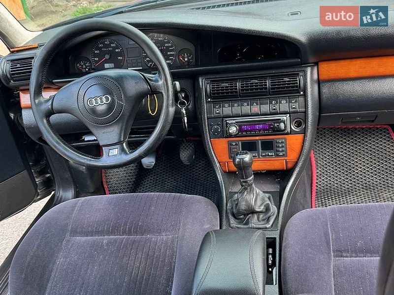 Седан Audi 100 1991 в Городке