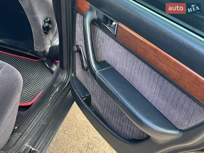 Седан Audi 100 1991 в Городке