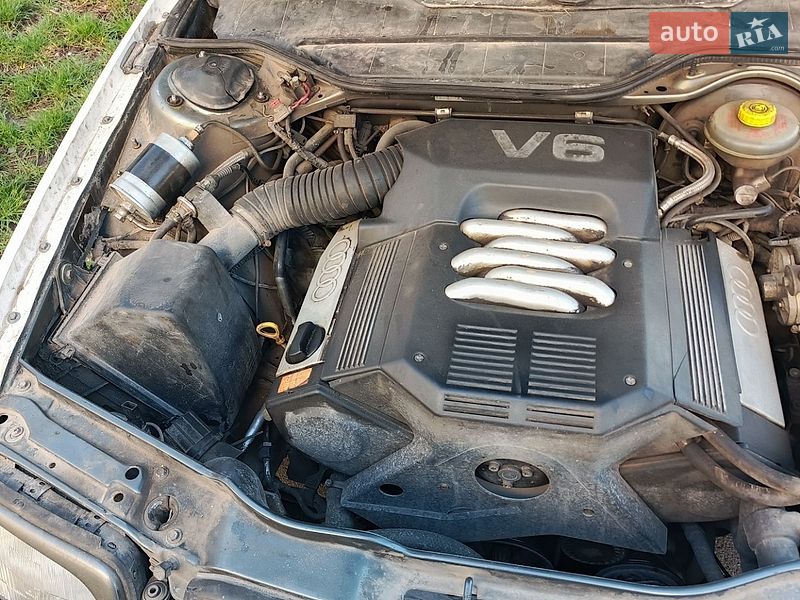 Седан Audi 100 1993 в Волочиську