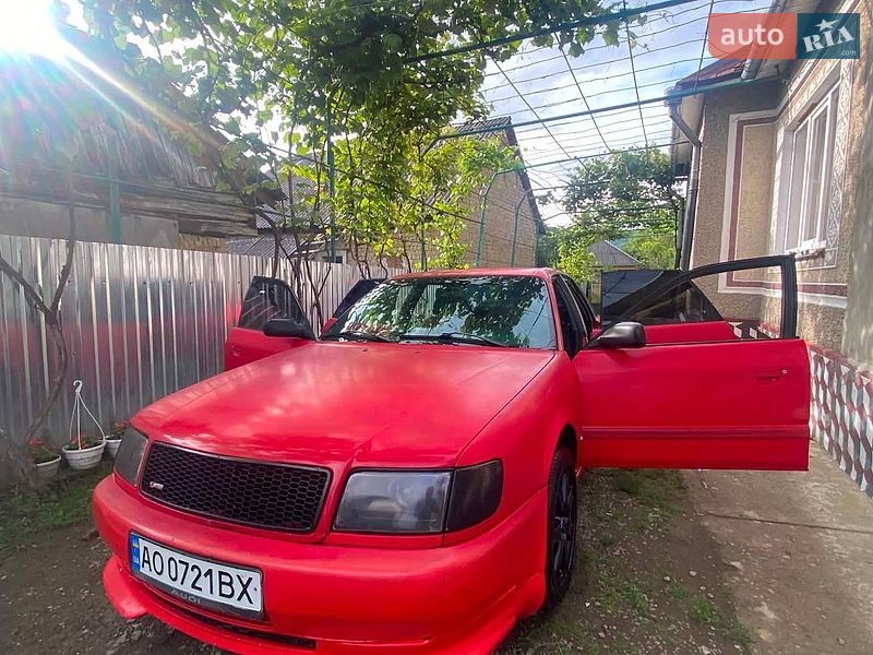 Седан Audi 100 1992 в Перечині