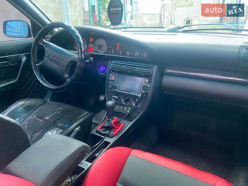 Седан Audi 100 1992 в Перечині