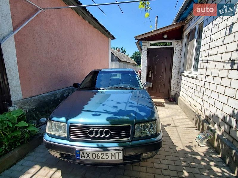 Седан Audi 100 1993 в Зміїві