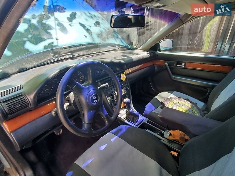 Седан Audi 100 1993 в Зміїві