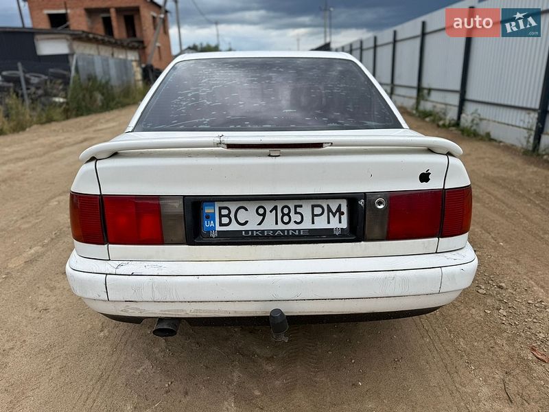 Седан Audi 100 1993 в Городку