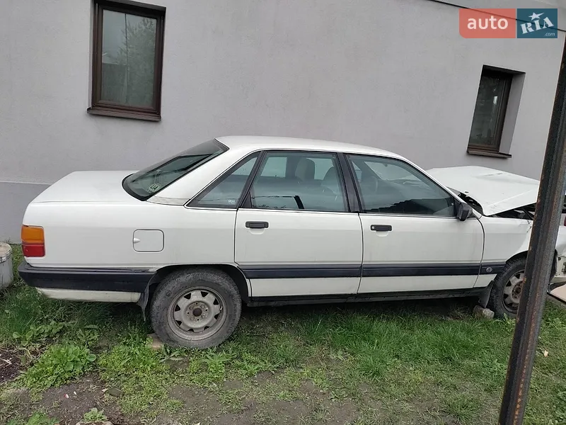 Audi 100