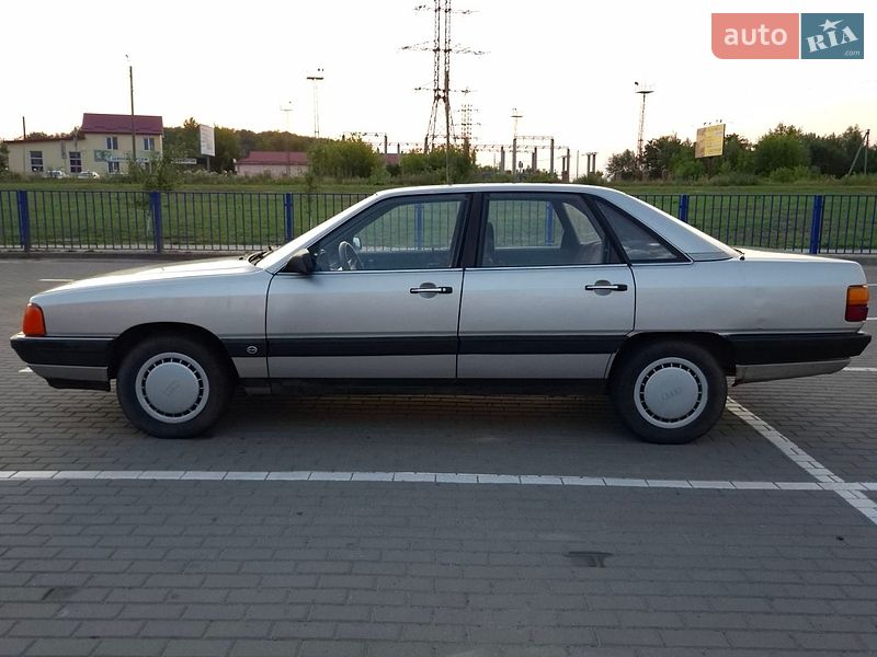Audi 100 1986 Audi 100 1986
