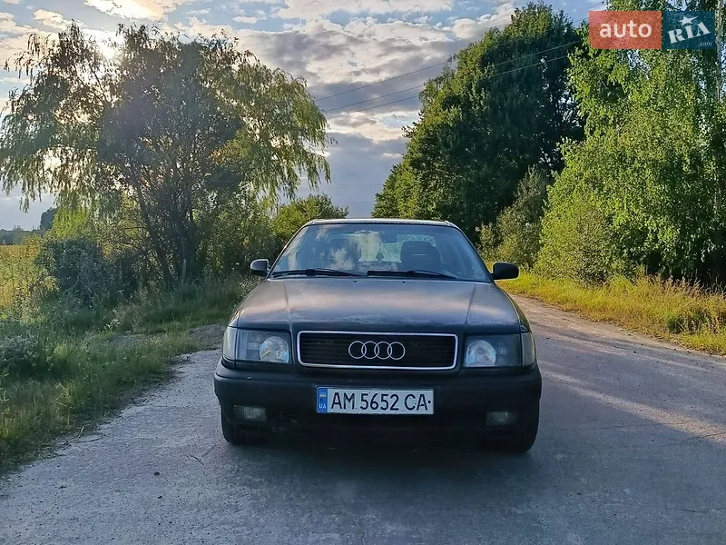 Audi 100