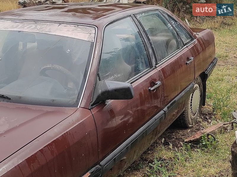 Седан Audi 100 1984 в Ивановке