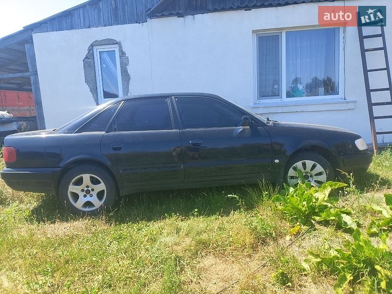 Седан Audi 100 1994 в Коростене