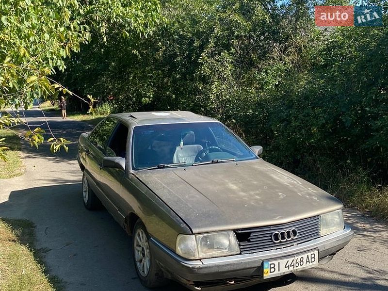 Седан Audi 100 1984 в Полтаві