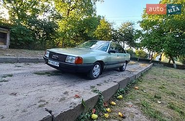 Седан Audi 100 1983 в Володимирі