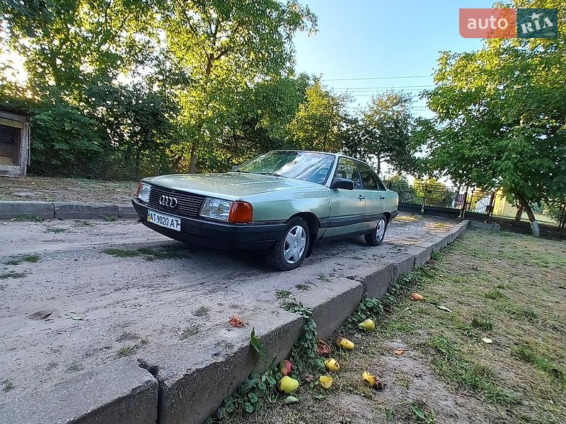 Седан Audi 100 1983 в Володимирі