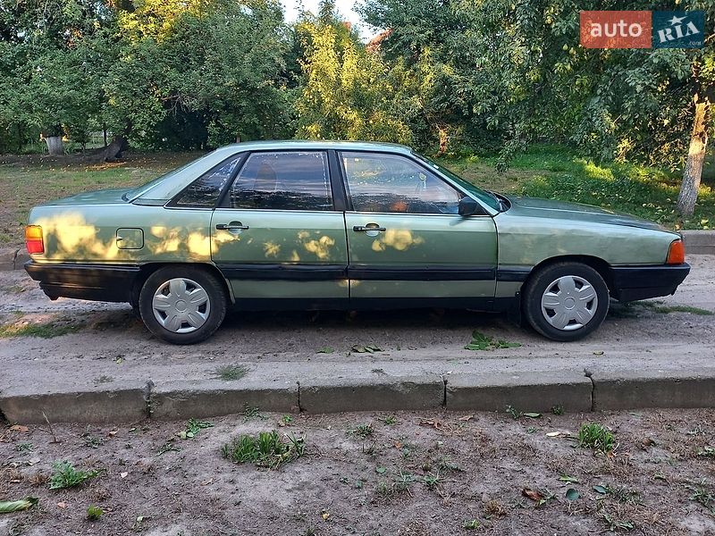 Седан Audi 100 1983 в Володимирі