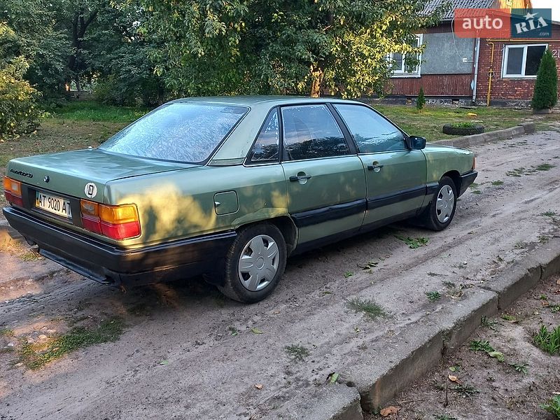 Седан Audi 100 1983 в Володимирі