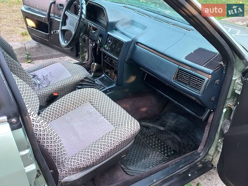 Седан Audi 100 1983 в Володимирі