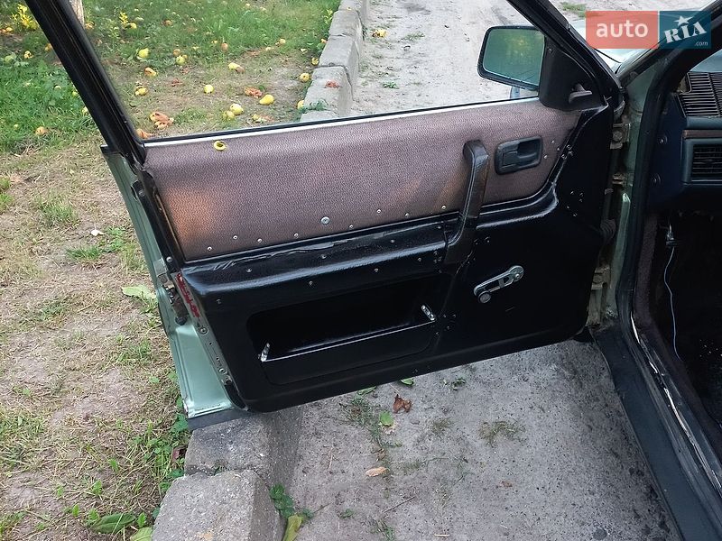 Седан Audi 100 1983 в Володимирі