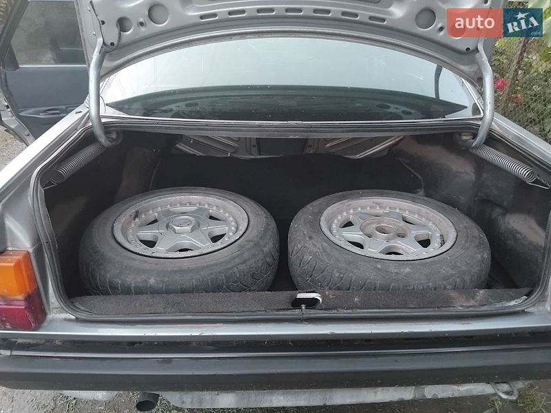 Седан Audi 100 1986 в Чернівцях