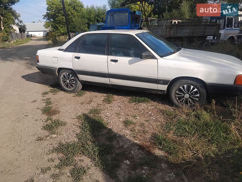Седан Audi 100 1987 в Чернівцях