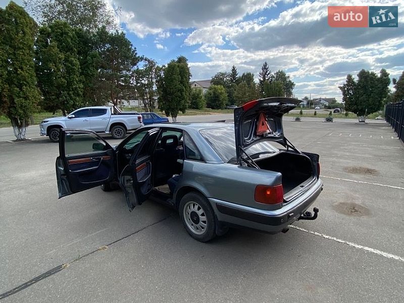 Седан Audi 100 1991 в Глухове