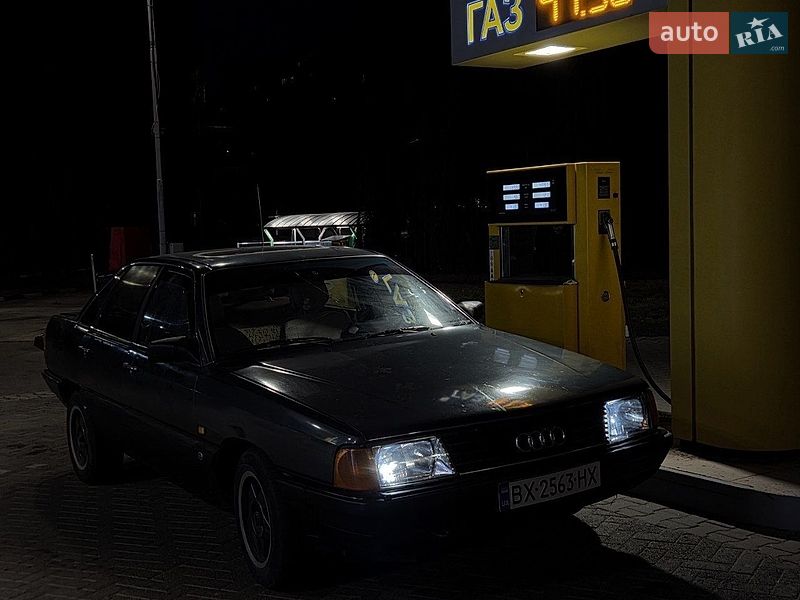 Седан Audi 100 1985 в Ровно