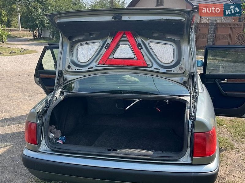 Седан Audi 100 1992 в Смілі