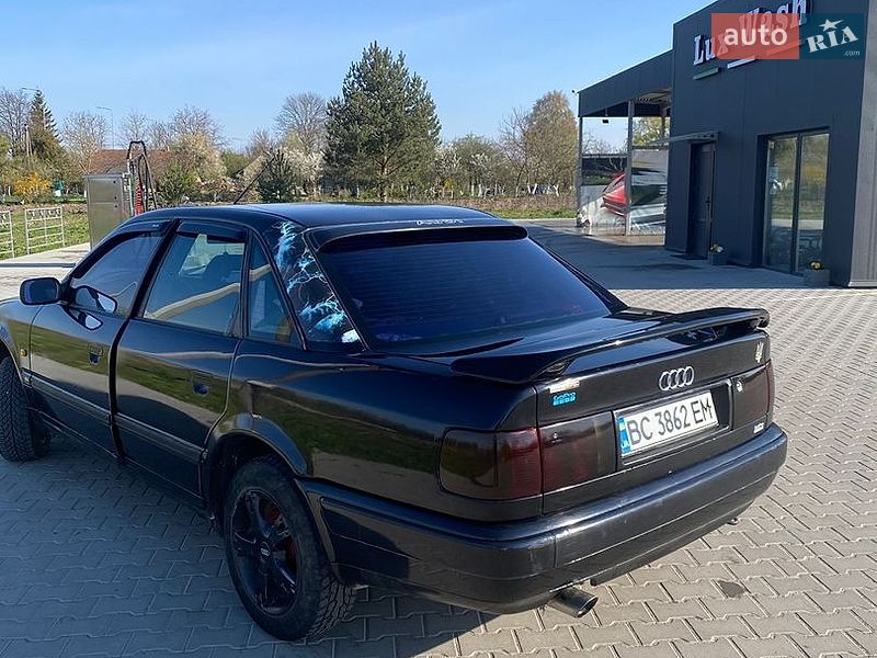 Седан Audi 100 1992 в Городке
