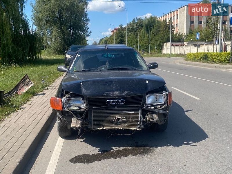 Седан Audi 100 1992 в Городке