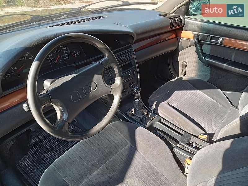 Седан Audi 100 1991 в Тлумачі