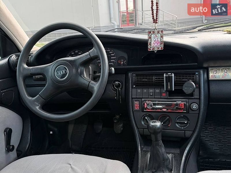 Седан Audi 100 1992 в Ровно