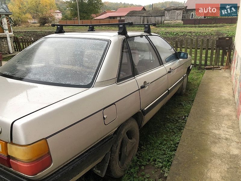 Седан Audi 100 1986 в Спасе