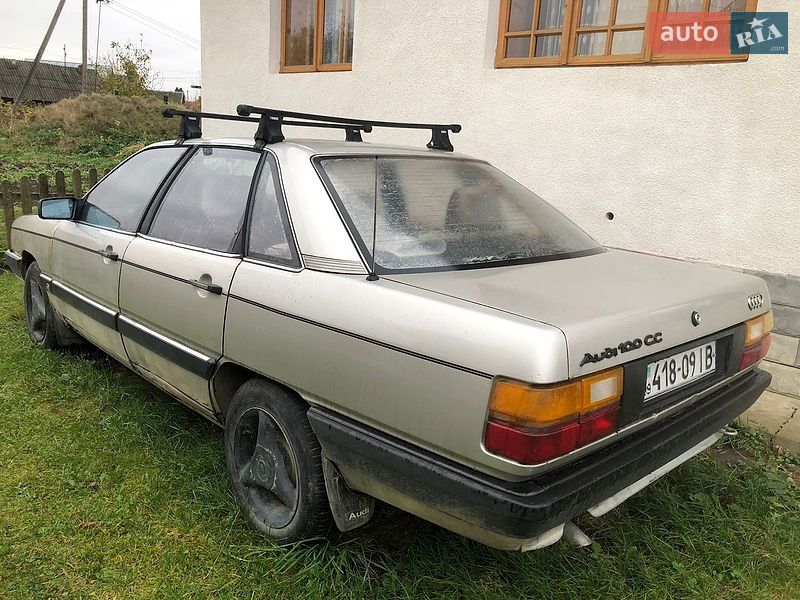 Седан Audi 100 1986 в Спасе