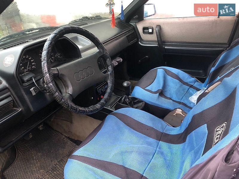 Седан Audi 100 1986 в Спасе
