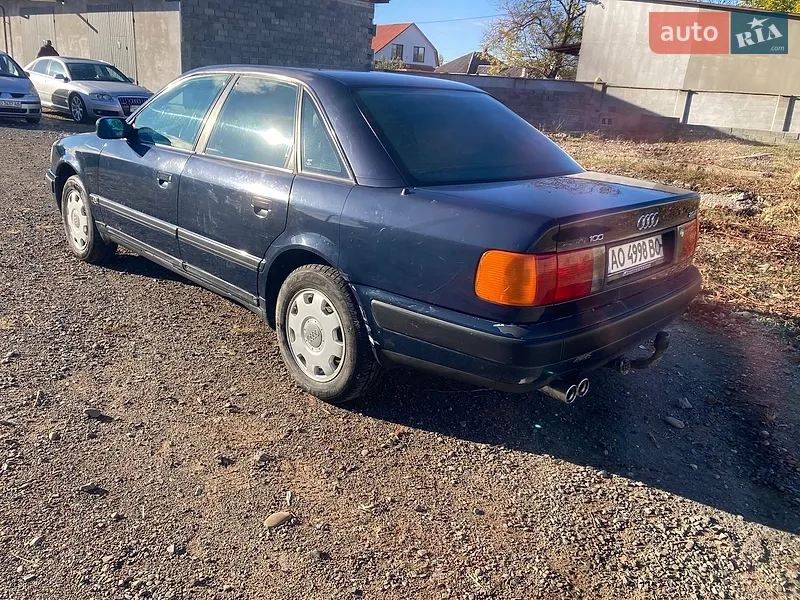 Audi 100