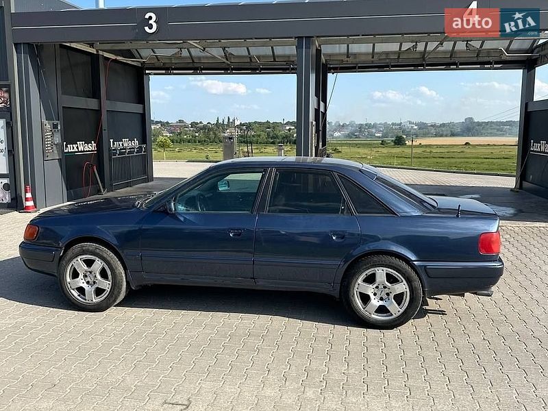 Седан Audi 100 1993 в Шумську