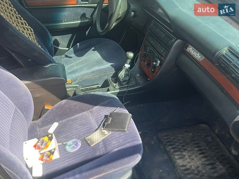 Седан Audi 100 1991 в Глухове