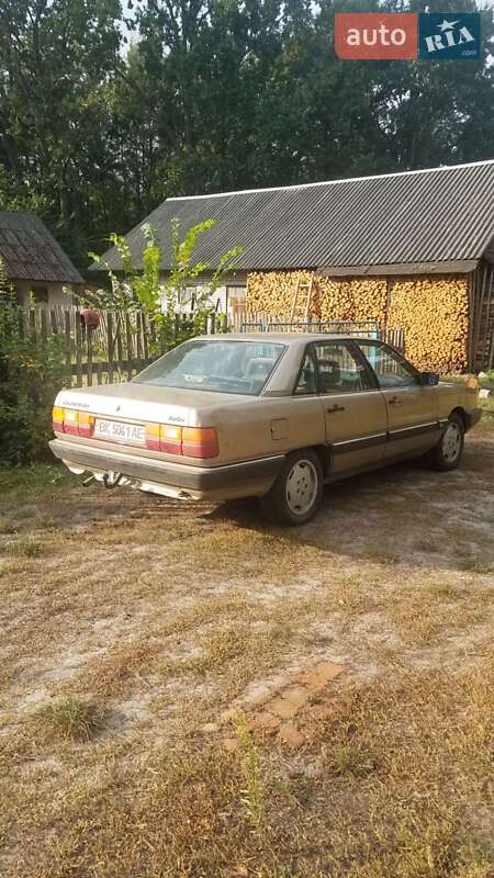 Седан Audi 200 1984 в Маневичах