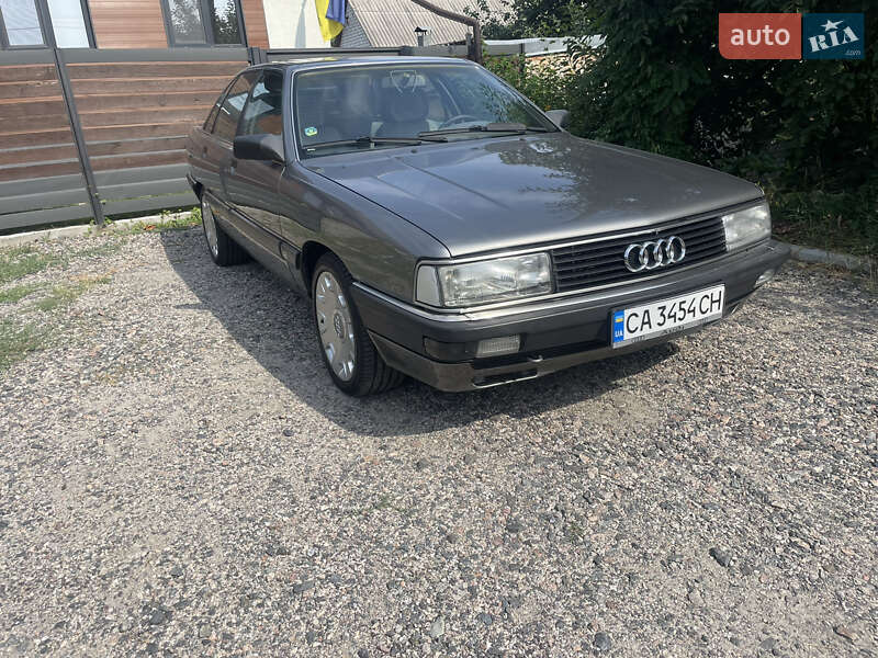 Седан Audi 200 1988 в Черкасах