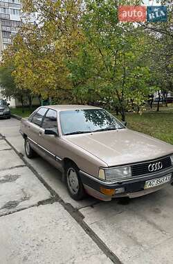 Седан Audi 200 1988 в Шепетівці