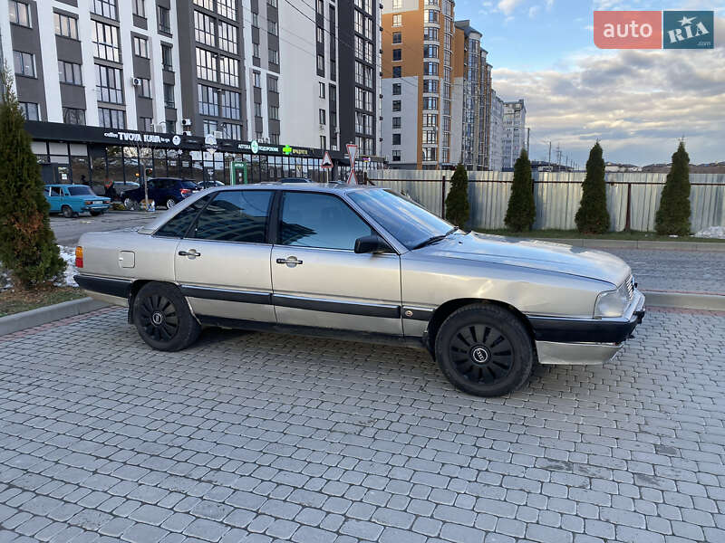 Седан Audi 200 1984 в Ивано-Франковске