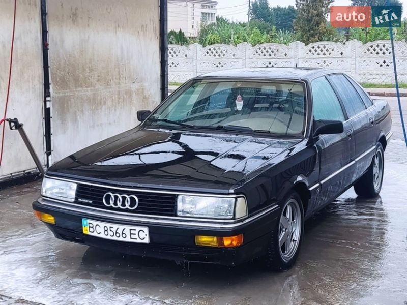 Седан Audi 200 1988 в Жовкве