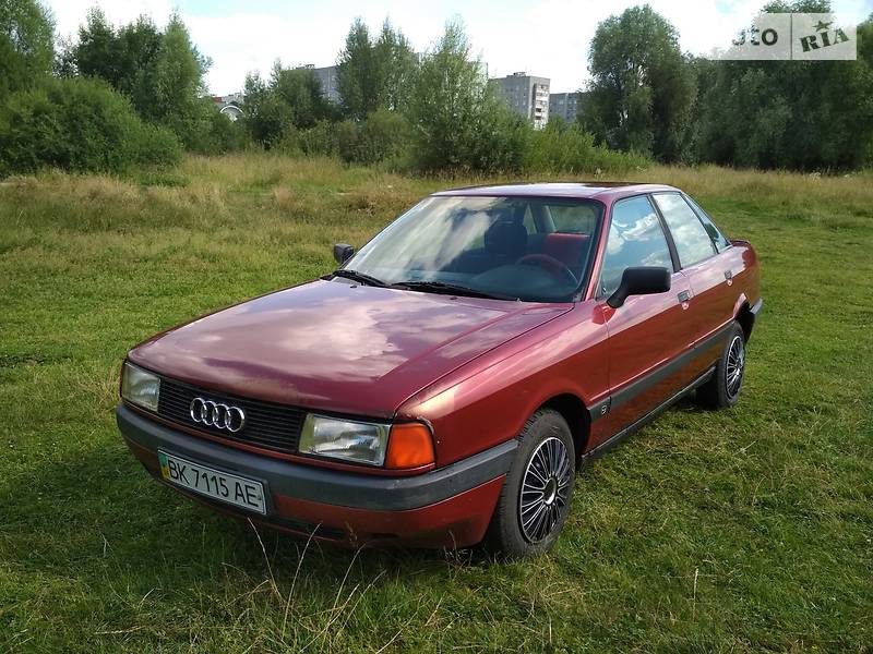 Седан Audi 80 1988 в Вараше