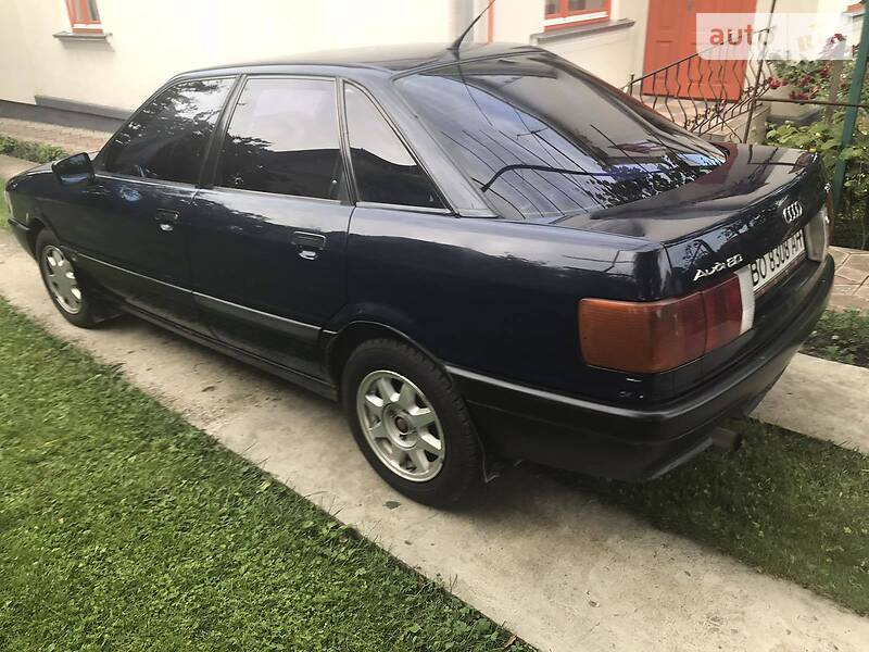 Седан Audi 80 1990 в Монастыриске